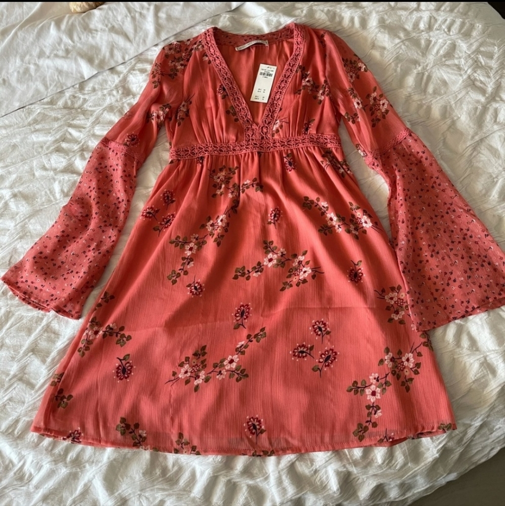 Abercrombie and Fitch Floral Bell-sleeves Dress - Picture 3 of 11